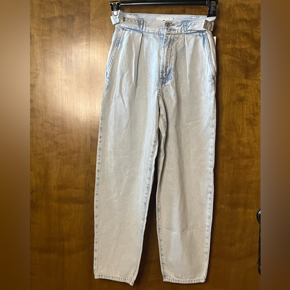 7 For All Mankind NWT High Rise Pleated Tapered Jeans Light Wash Size 23